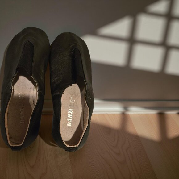 Ballet slippers size 7.5 womens' black leather - Picture 3 of 5